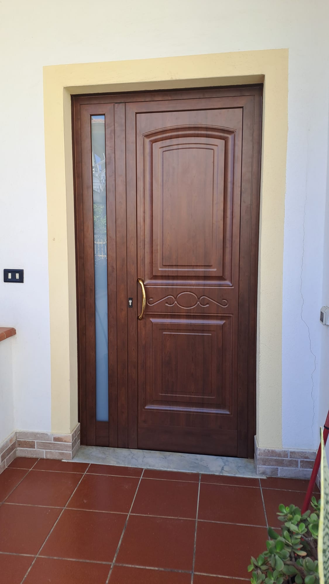 Porta d’ingresso classica in finitura legno